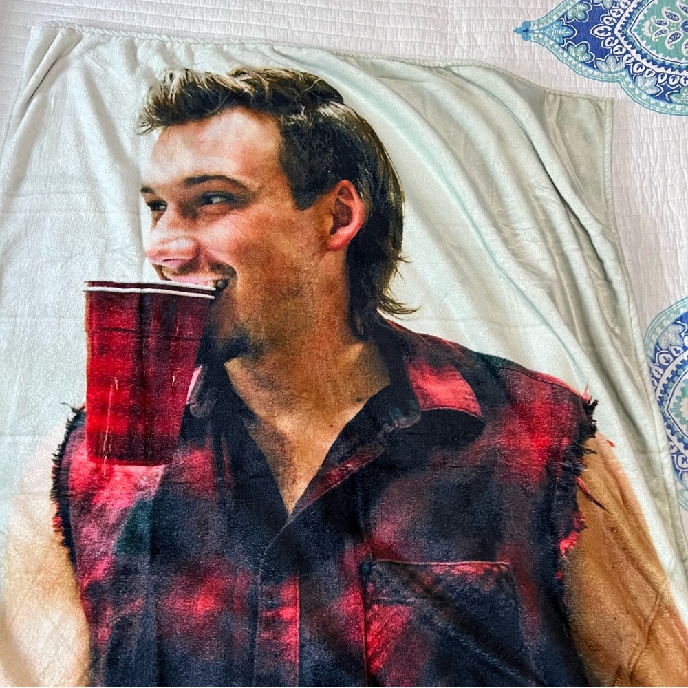 Morgan Wallen blanket